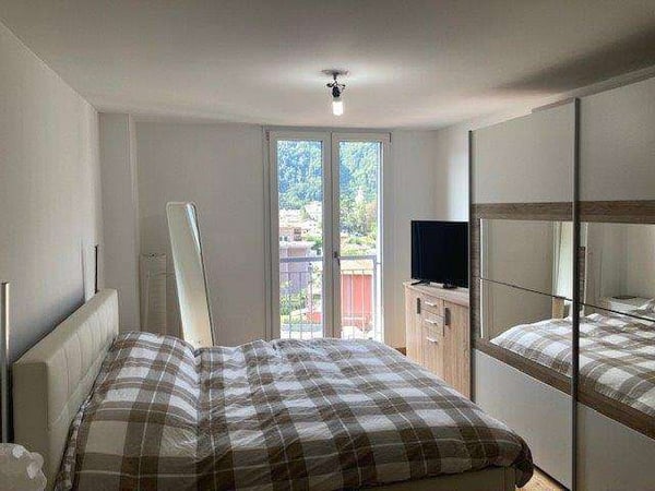 MENDRISO CAPOLAGO: SUGGESTIVO ATTICO VISTA LAGO 10