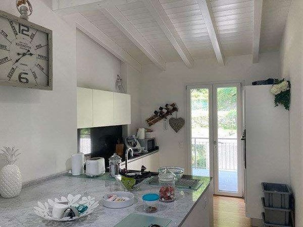 MENDRISO CAPOLAGO: SUGGESTIVO ATTICO VISTA LAGO 9