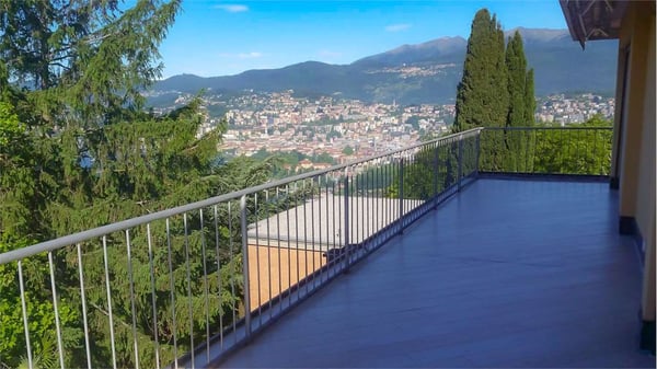 1.5 locali soleggiato con vista lago 4