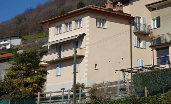 AROGNO: GRANDE CASA PANORAMICA NEL NUCLEO 1