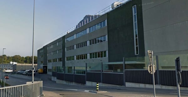 MENDRISIO: CAPANNONE 822 MQ CON 15 POSTEGGI 2