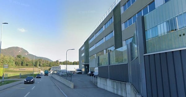 MENDRISIO: CAPANNONE 822 MQ CON 15 POSTEGGI 3