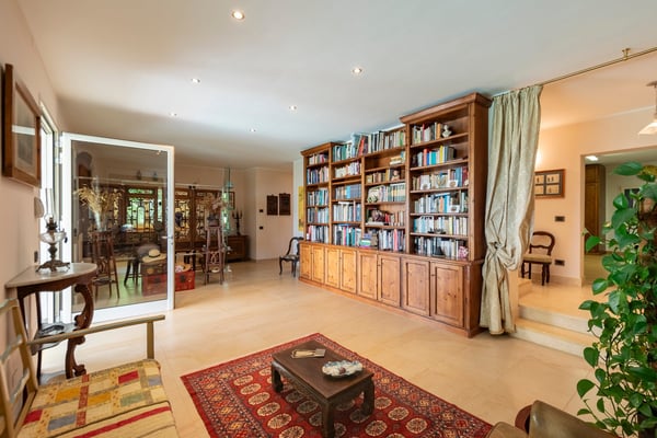 Varazze (ITALIA): elegant villa with a swimming pool, garden, olive grove and garage 9