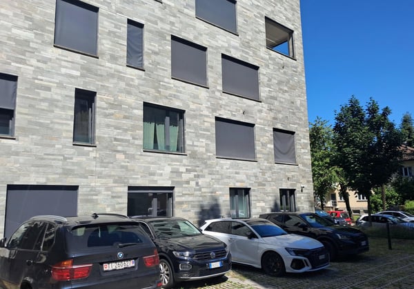 Moderno appartamento arredato di 3,5 locali vicino a lago 12