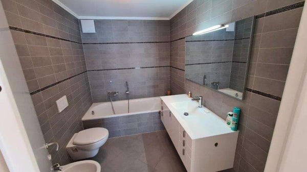 MELANO: SPLENDIDO 2.5 LOC. VISTA LAGO CON TERRAZZA 7