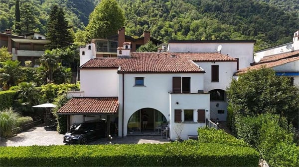 RIVA SAN VITALE: SUGGESTIVA CASA 5.5 loc. CON GIARDINO 1