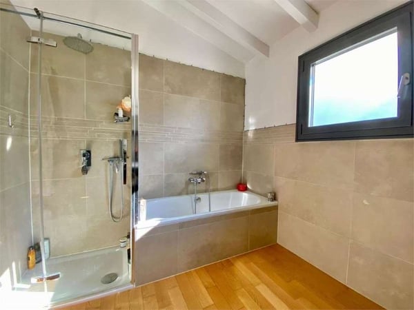 RIVA SAN VITALE: SUGGESTIVA CASA 5.5 loc. CON GIARDINO 9