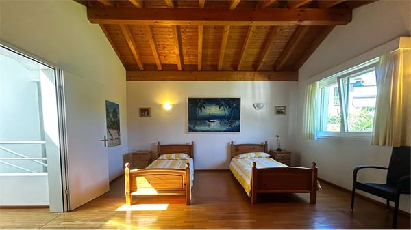 ESCLUSIVA VILLA CON GIARDINO E VISTA APERTA 11