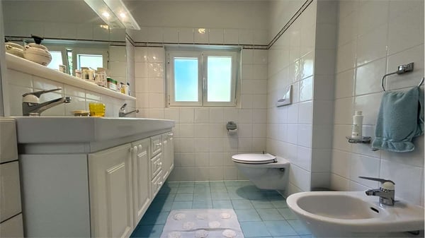 ESCLUSIVA VILLA CON GIARDINO E VISTA APERTA 10