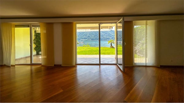 ESCLUSIVA VILLA SECONDARIA  CON ACCESSO DIRETTO AL LAGO 6