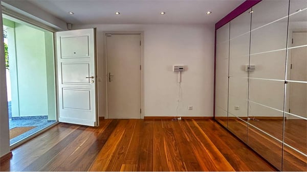 ESCLUSIVA VILLA SECONDARIA  CON ACCESSO DIRETTO AL LAGO 5
