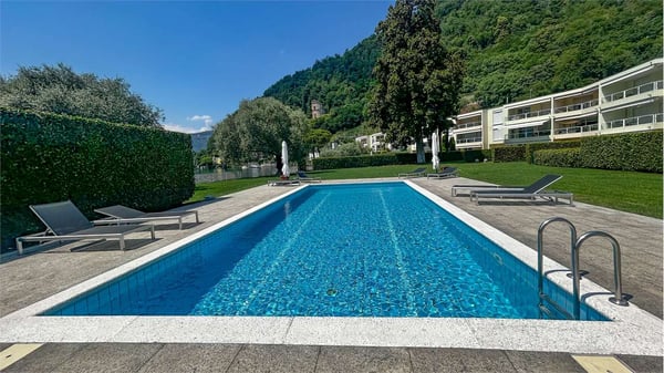 ESCLUSIVA VILLA SECONDARIA  CON ACCESSO DIRETTO AL LAGO 2