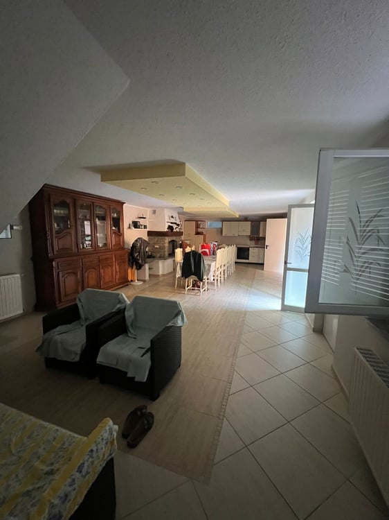 LAVENA PONTE TRESA : ELEGANTE VILLA CON GIARDINO 19