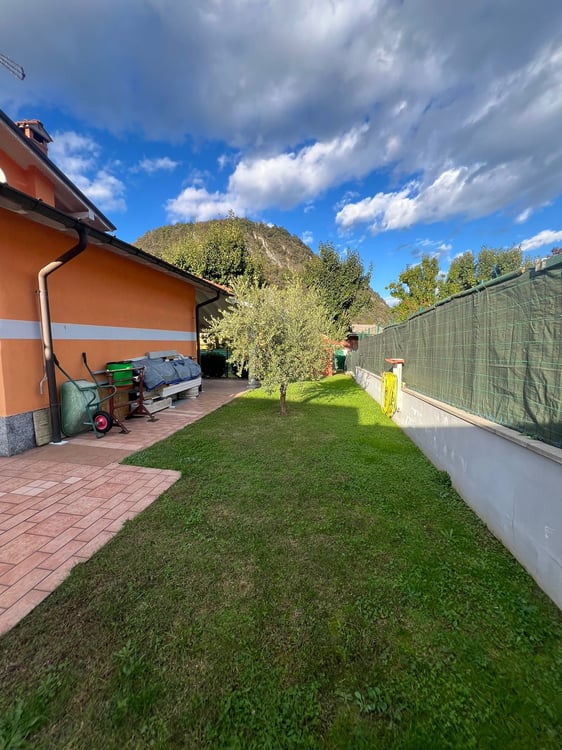 LAVENA PONTE TRESA : ELEGANTE VILLA CON GIARDINO 7