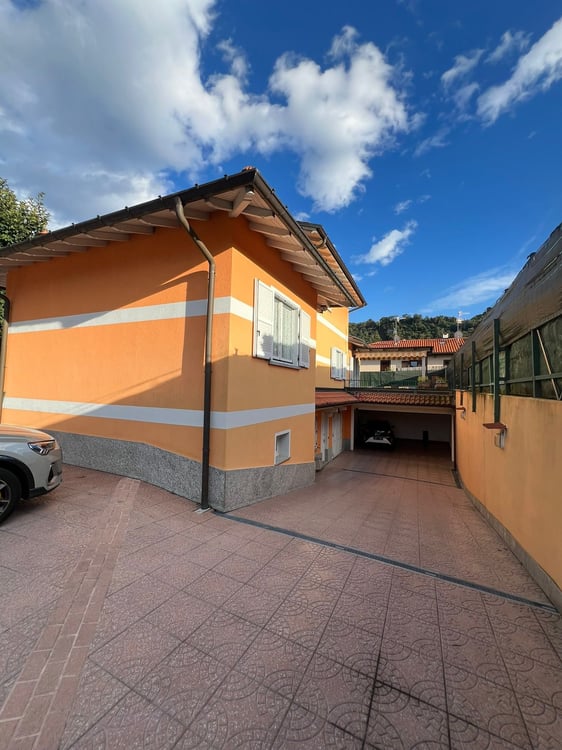 LAVENA PONTE TRESA : ELEGANTE VILLA CON GIARDINO 6