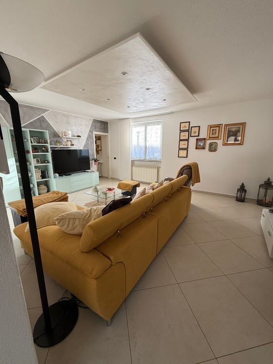 LAVENA PONTE TRESA : ELEGANTE VILLA CON GIARDINO 9