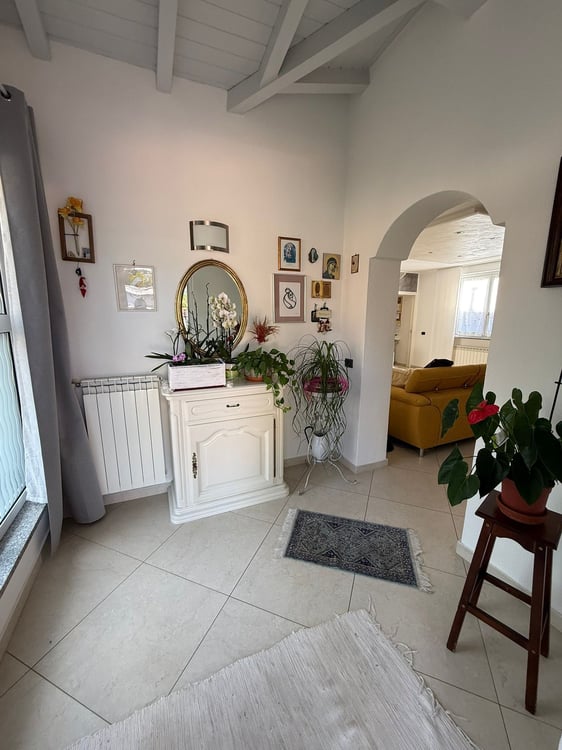 LAVENA PONTE TRESA : ELEGANTE VILLA CON GIARDINO 13