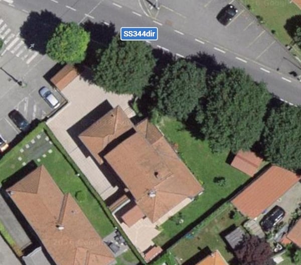 LAVENA PONTE TRESA : ELEGANTE VILLA CON GIARDINO 8