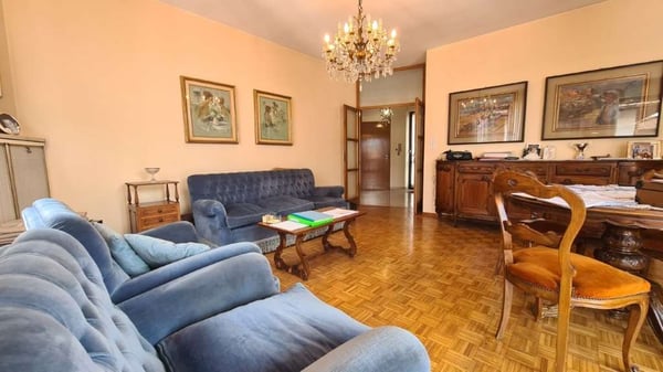 CAMPIONE D'ITALIA: LUMINOSO 4.5 LOC. IN CENTRO 4