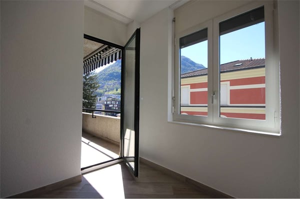 Lugano: ristrutturato appartamento di 3,5 locali con terrazza 2