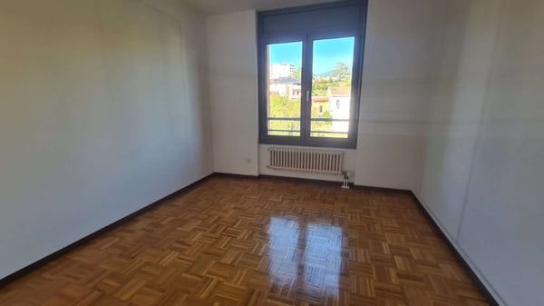 BALERNA: LUMINOSO 5.5 LOC. CON TERRAZZA - PARCO CONDOMINIALE 9