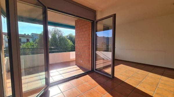 BALERNA: LUMINOSO 5.5 LOC. CON TERRAZZA - PARCO CONDOMINIALE 1