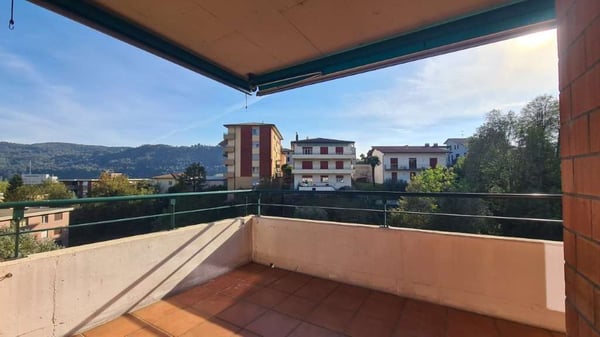BALERNA: LUMINOSO 5.5 LOC. CON TERRAZZA - PARCO CONDOMINIALE 3