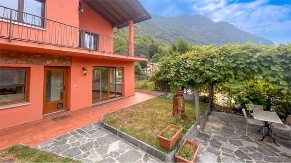 MELANO: CASA PLURIFAMILIARE CON VISTA LAGO 3