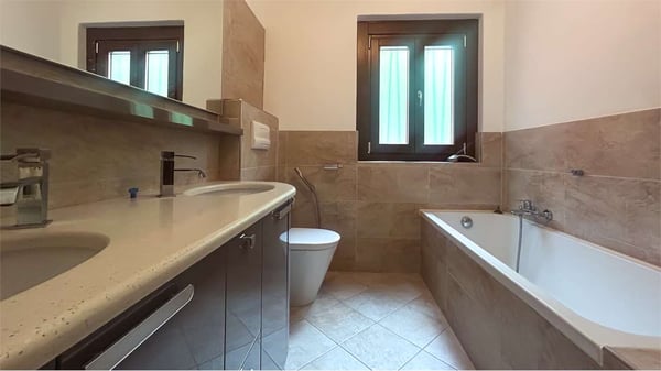 MELANO: CASA PLURIFAMILIARE CON VISTA LAGO 11