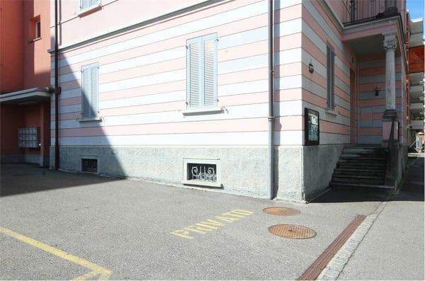 Lugano: ufficio d 4 locali in posizione strategica 3