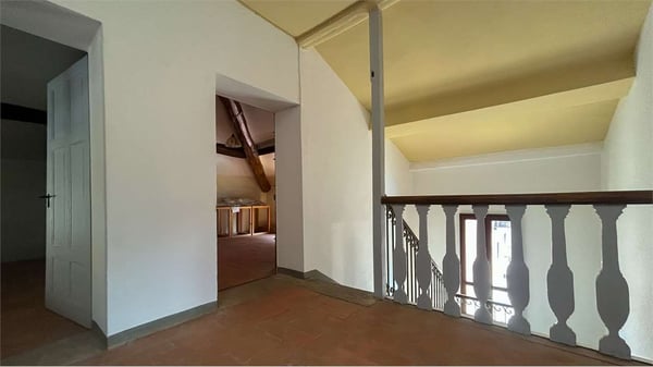 Villa storica indipendente con ampio giardino e terreno edificabile 9