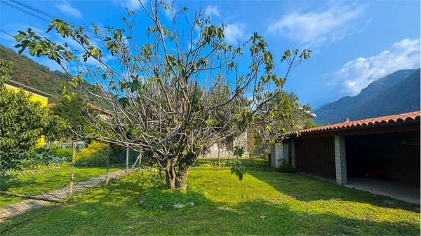 Villa storica indipendente con ampio giardino e terreno edificabile 4