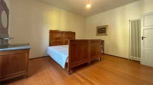 Villa storica indipendente con ampio giardino e terreno edificabile 12