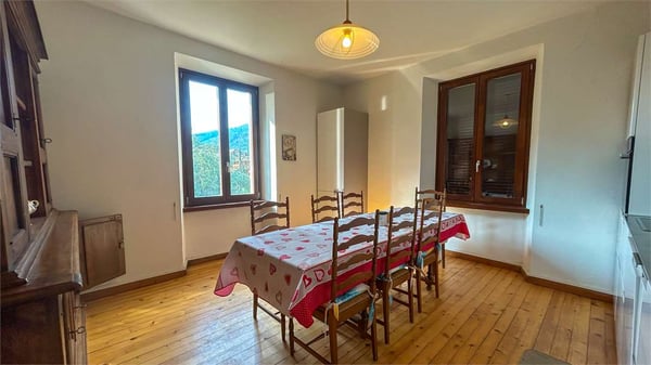 Villa storica indipendente con ampio giardino e terreno edificabile 6