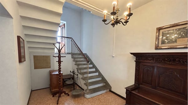 Villa storica indipendente con ampio giardino e terreno edificabile 5