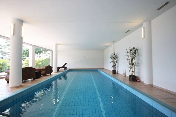 Spazioso appartamento vista lago con giardino in condominio con piscin 12