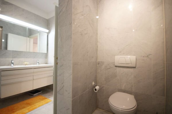 Spazioso appartamento vista lago con giardino in condominio con piscin 10