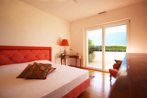 Spazioso appartamento vista lago con giardino in condominio con piscin 7
