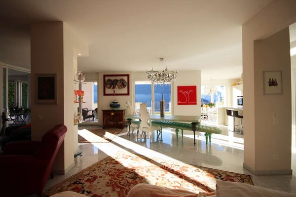 Spazioso appartamento vista lago con giardino in condominio con piscin 2