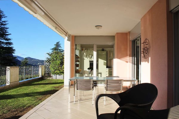 Spazioso appartamento vista lago con giardino in condominio con piscin 4