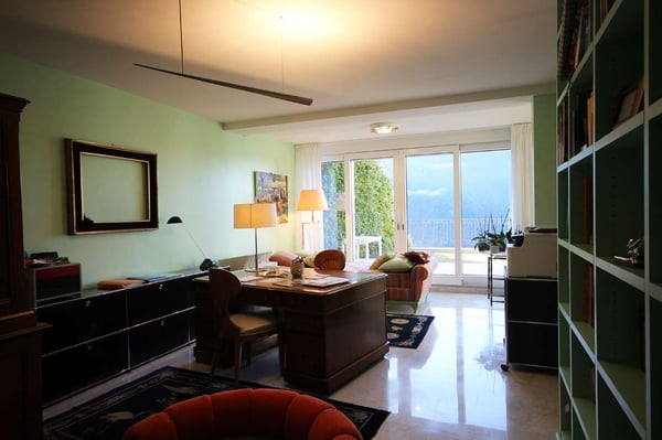 Spazioso appartamento vista lago con giardino in condominio con piscin 5