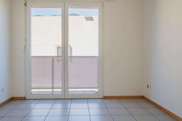 Melano: piacevole maisonette di 3,5 locali con terrazze e parcheggi 4