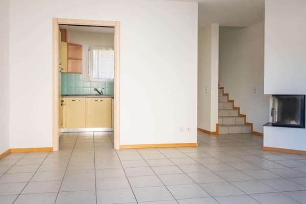 Melano: piacevole maisonette di 3,5 locali con terrazze e parcheggi 2
