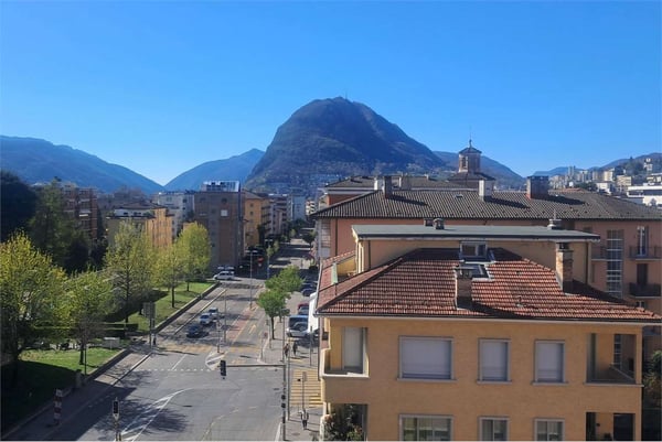 Lugano: attico panoramico di 2,5 locali con terrazza in prossimità del