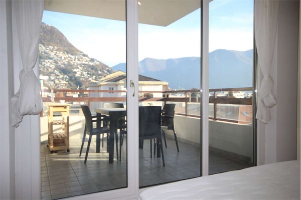 Lugano: attico panoramico di 2,5 locali con terrazza in prossimità del 2