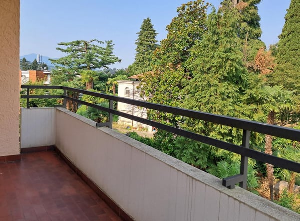 Lugano: appartamento di 3.5 locali con balcone 2