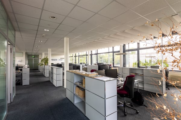 Helle Arbeitsumgebung im Businesspark Bern 1