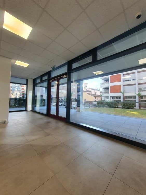 Spazio commerciale al piano terra con ca. m² 80 di superficie - Lugano zona USI - Residenza Agorà 4