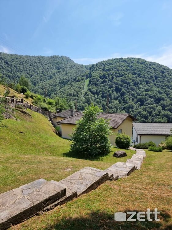 Casa indipendente 4.5 locali con ampio giardino a Medeglia 18