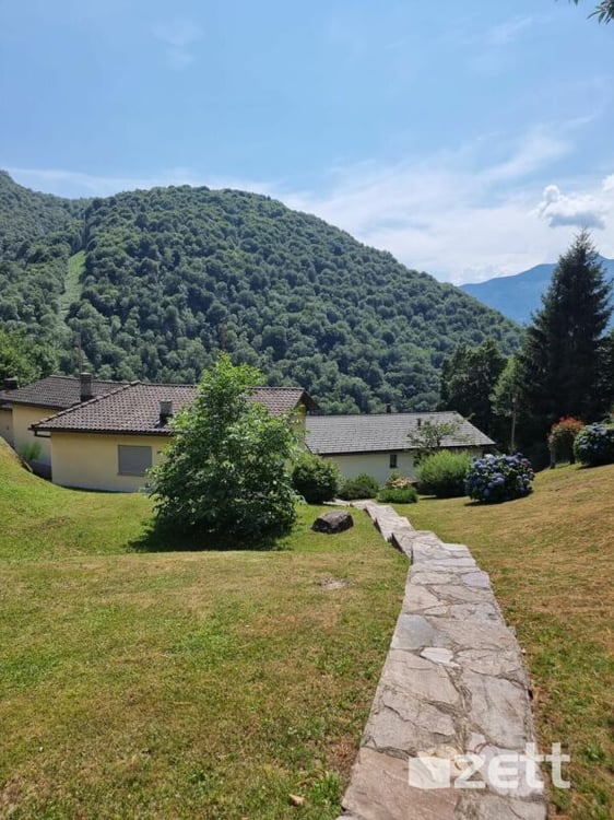 Casa indipendente 4.5 locali con ampio giardino a Medeglia 17